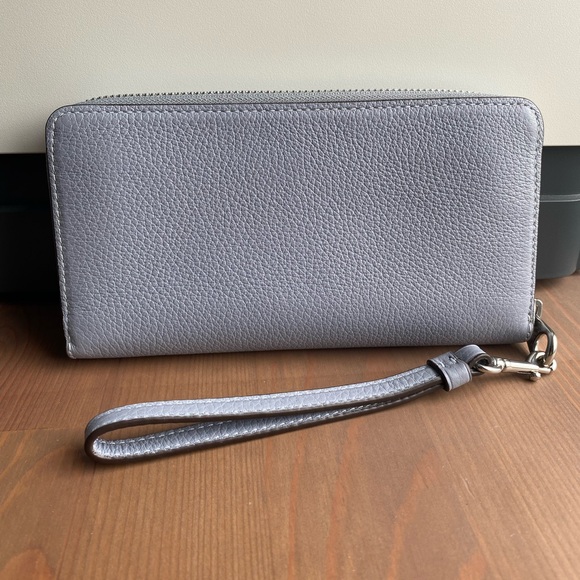NWOT COACH Long Zip Around Wallet in Gray Mist - Picture 2 of 4